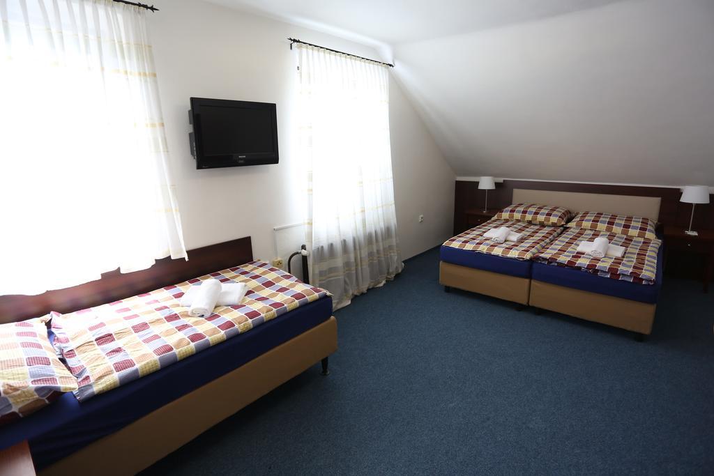 Pension & Restaurace Na Rychte Prague Room photo